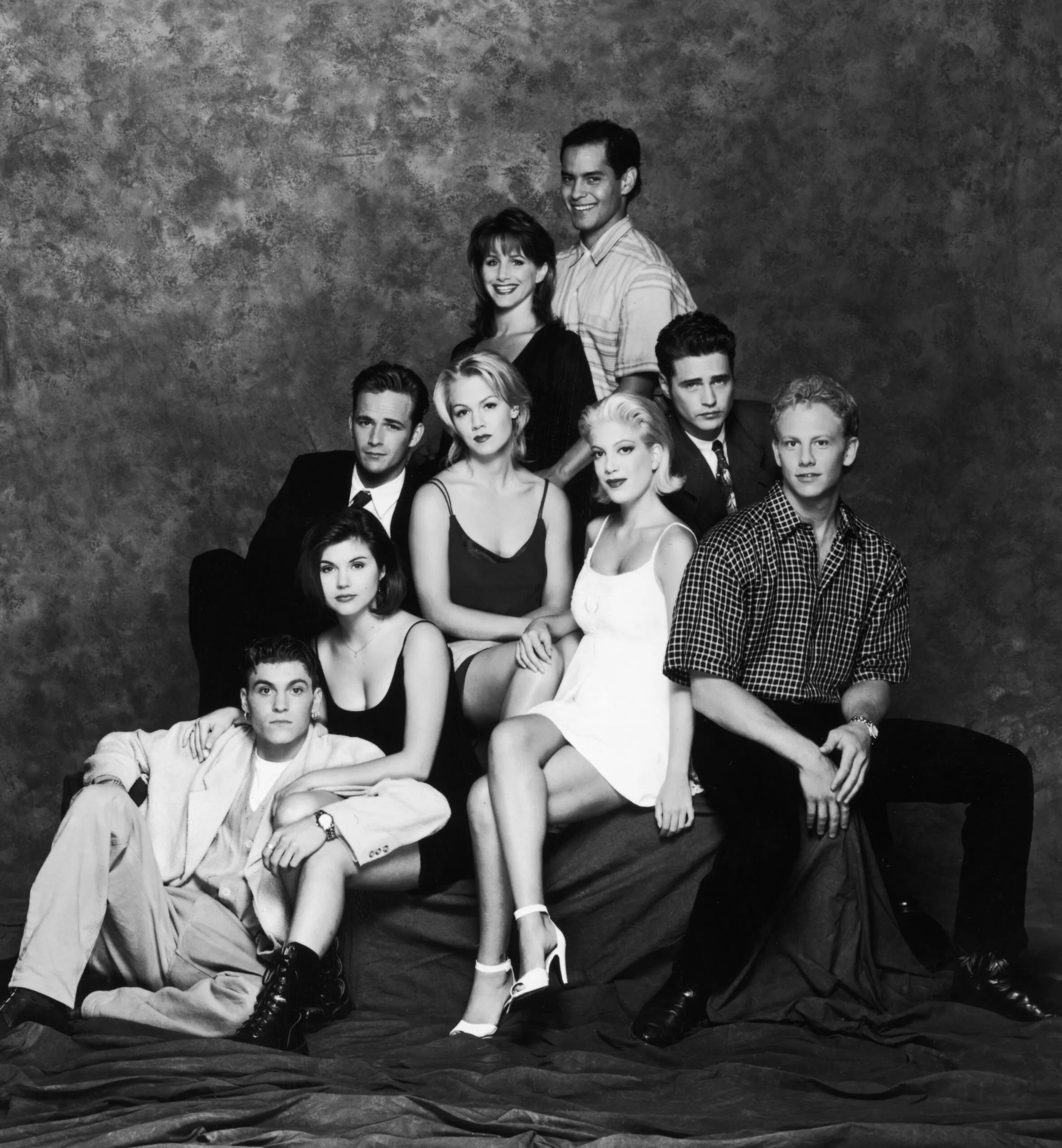 Circa 1995, Studio portrait of the cast of the television series, 'Beverly Hills, 90210' 1990s. Clockwise from bottom left: Brian Austin Green, Tiffani-Amber Thiessen, Luke Perry, Gabrielle Carteris, Mark Espinoza, Jason Priestley, Ian Ziering, Tori Spelling and Jennie Garth. (Photo by Fox Broadcasting/Getty Images)