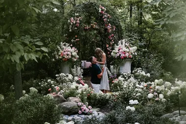 Taylor Swift and Travis Kelce announce their engagement
