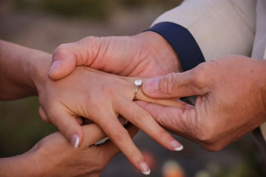 the golden bachelor sunny bear ring