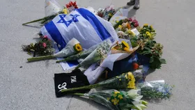 Royals, politicians and more gather around the victims of the Bondi Beach shooting