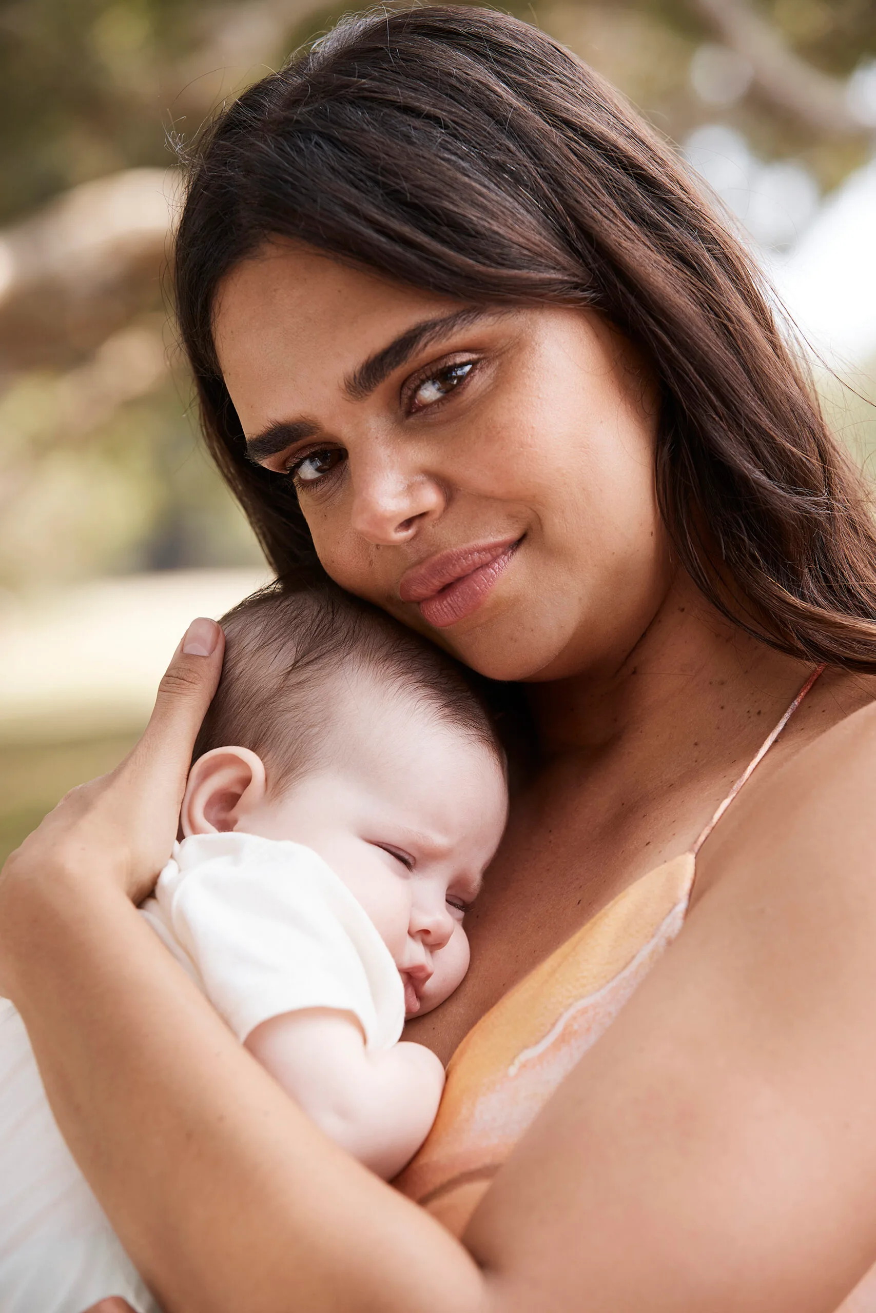 Samantha Harris with baby Bella. Photography by Corrie Bond.