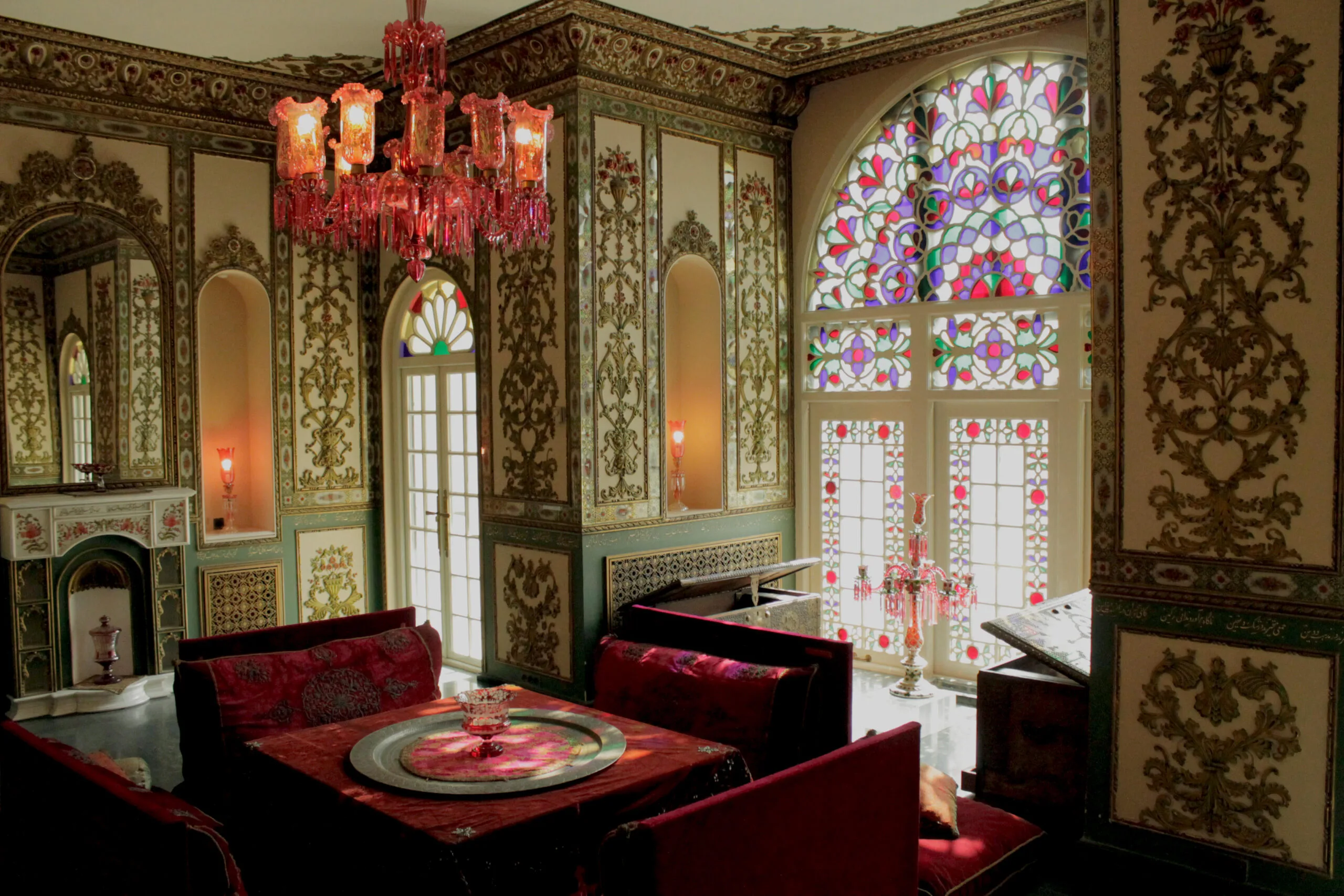 F31CDW Interior design of Niavaran palace, Tehran, Iran