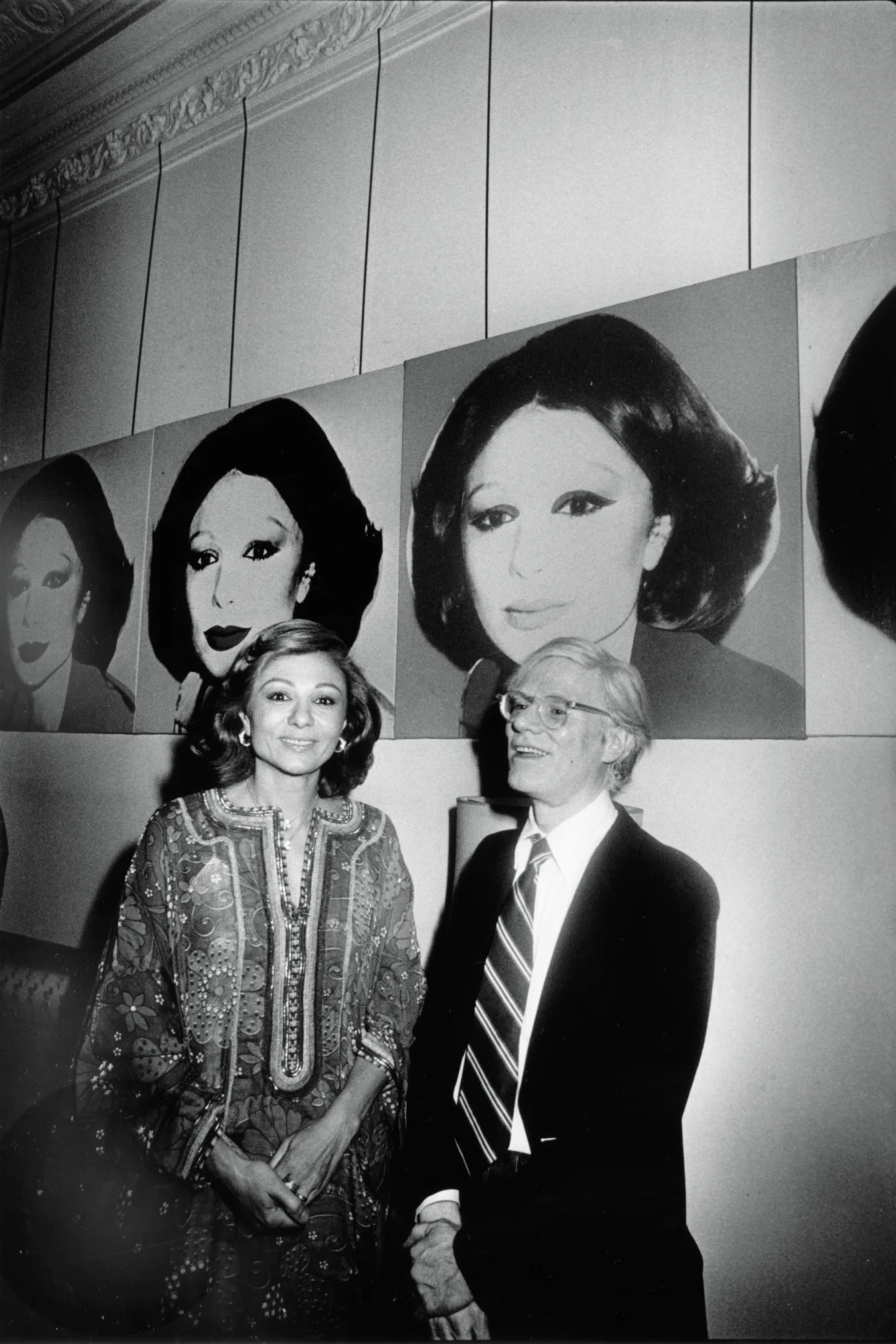 La Shabanou d'Iran Farah Palhavi et Andy Warhol au Waldorf Astoria de New York le 13 juillet 1977. (Photo By Alain Nogues/Sygma/Sygma via Getty Images)
