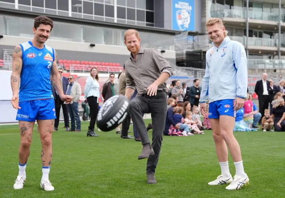 Prince Harry travels to Canberra without Meghan