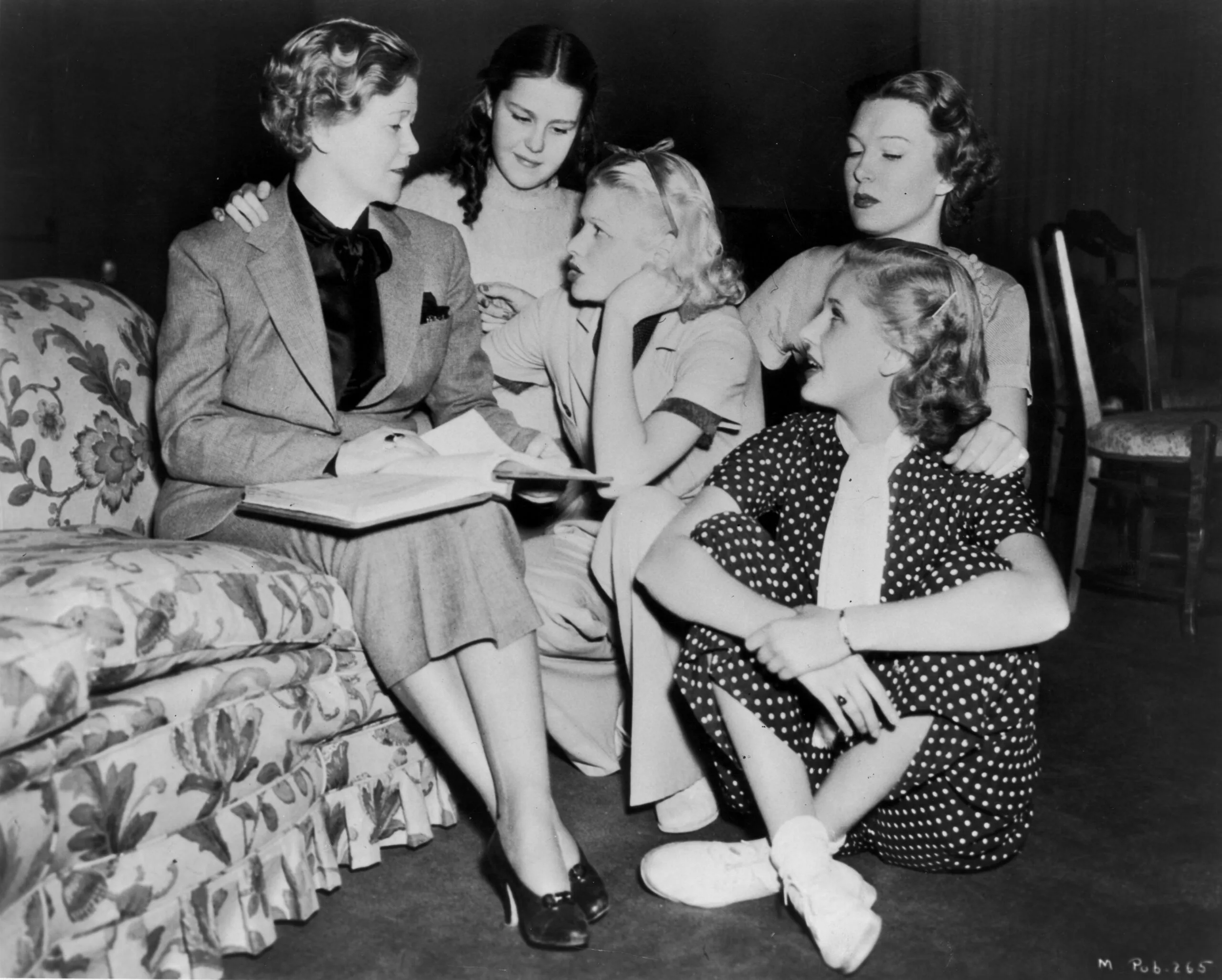 American actresses Lucille Ball (1911 - 1989) and Cathy Lewis (1916 - 1968) take advice from Lela Rogers (left), circa 1940. (Photo by Archive Photos/Getty Images)