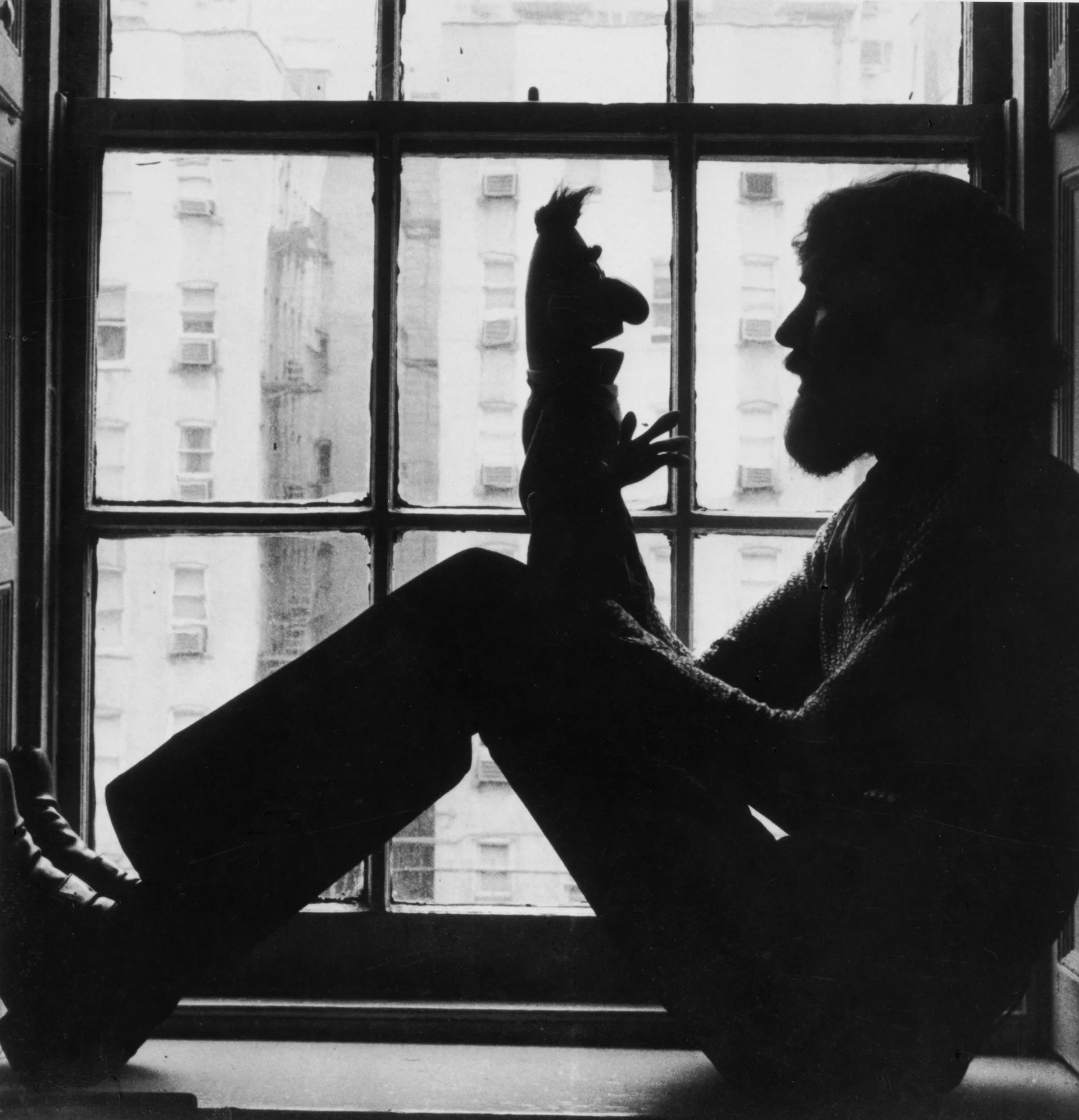 Jim Henson with Bert toy 1972 / © The Jim Henson Company.