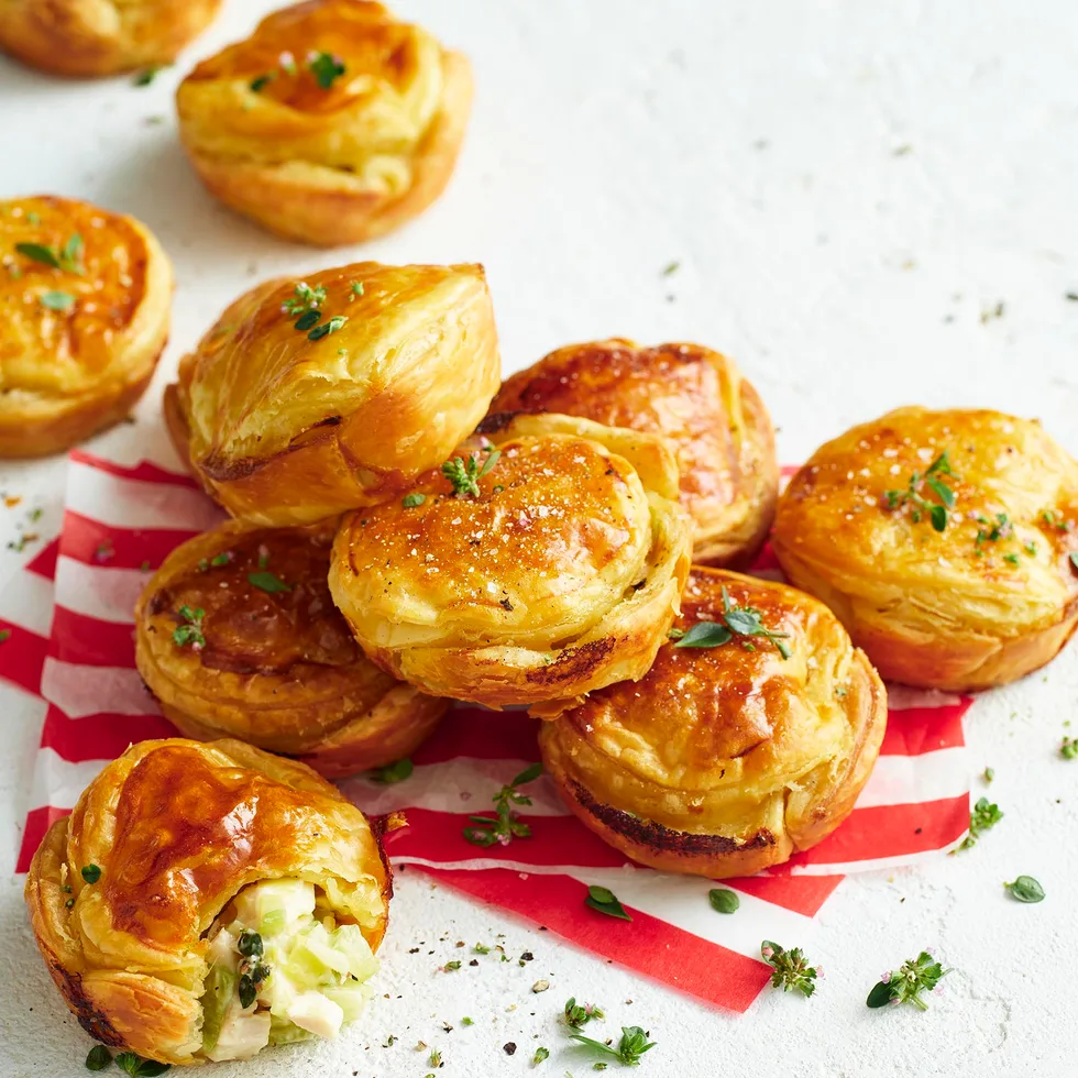 Little chicken and leek pies