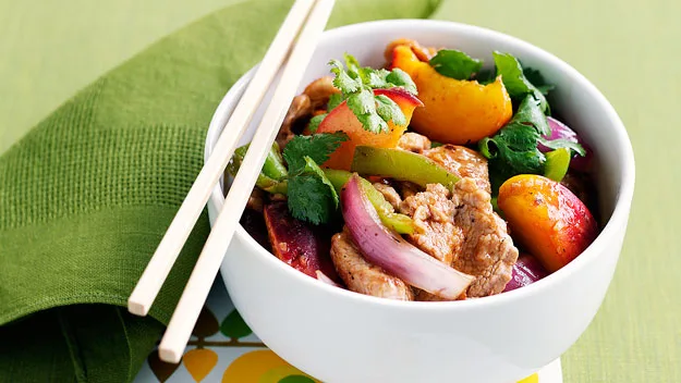 Pork with sweet and sour peaches