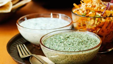 Walnut and mint chutney