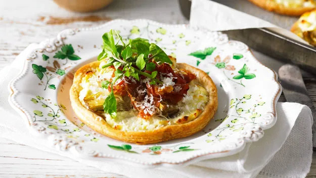 Ricotta, prosciutto and artichoke tartlets with watercress