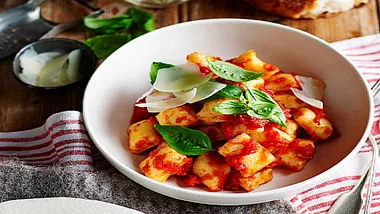 Gnocchi in tomato and basil sauce