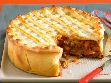 Chunky beef and vegie pie