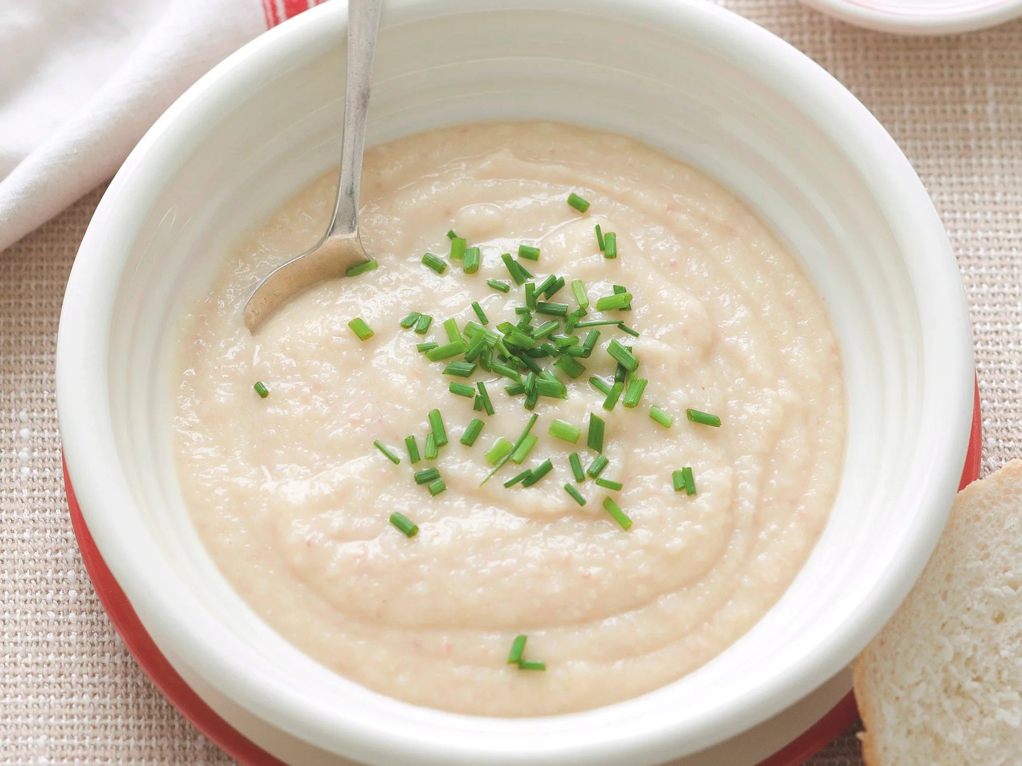Creamy cauliflower and bacon soup