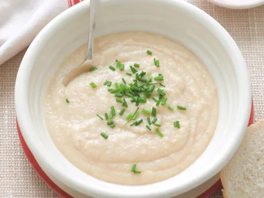 Creamy cauliflower and bacon soup