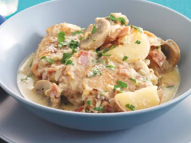 Creamy chicken, potato and leek casserole
