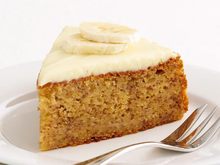 banan cake with cream frosting