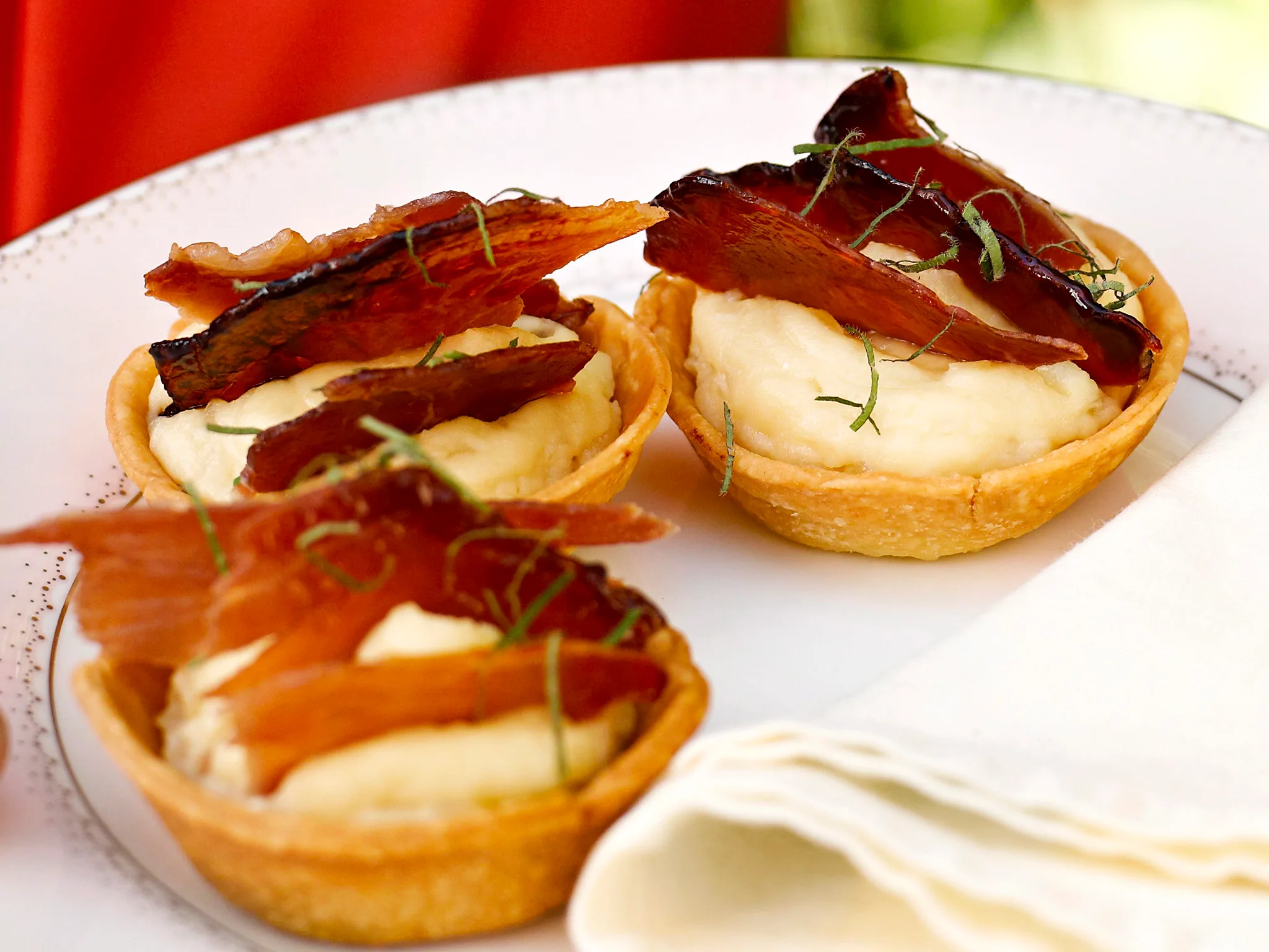 Caramelised prosciutto tartlets