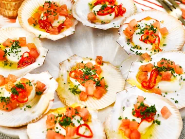Scallops with tomato and chilli