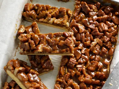 Pecan caramel slice