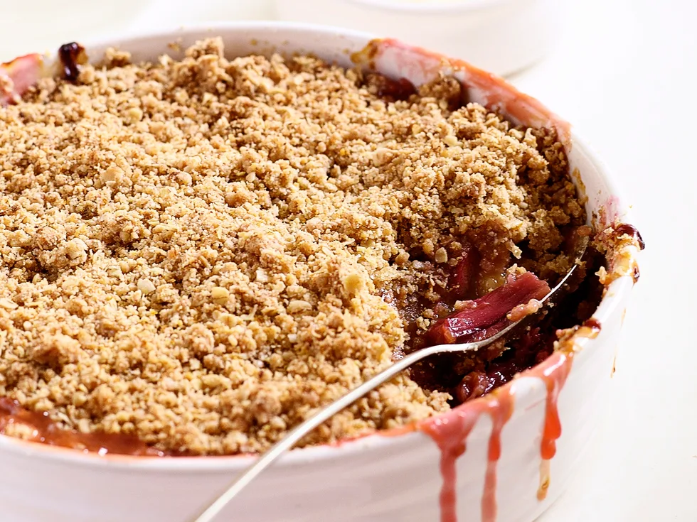 Rhubarb crumble