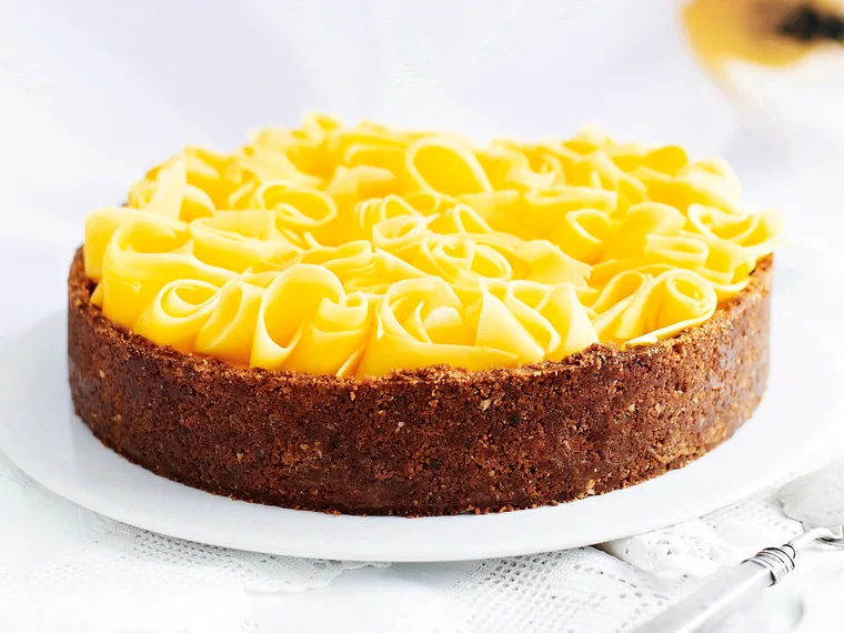 Ginger cheesecake with fresh mango