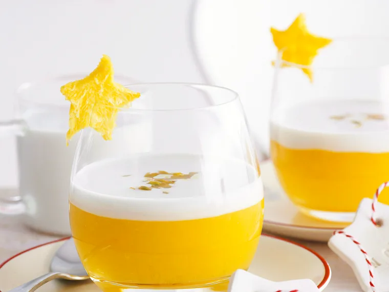 Mango jellies with coconut cream