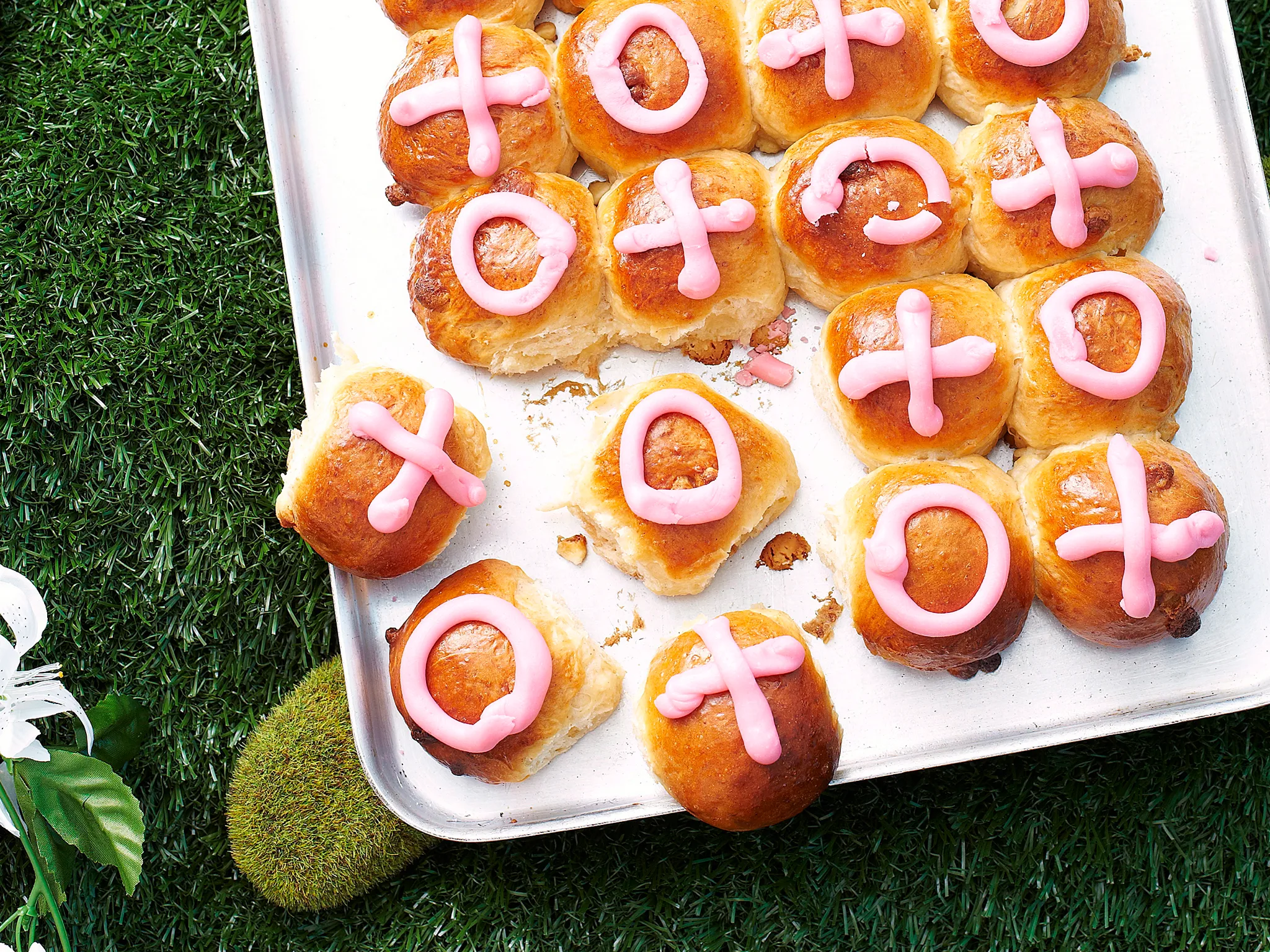 Noughts and Crosses chocolate chip Easter Buns