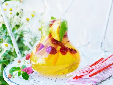 white summer sangria