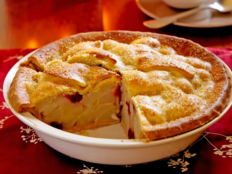 Blackberry and Pear Pie