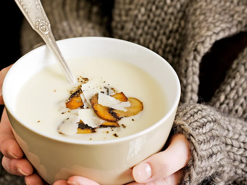 Cauliflower Cream Soup with Mushrooms