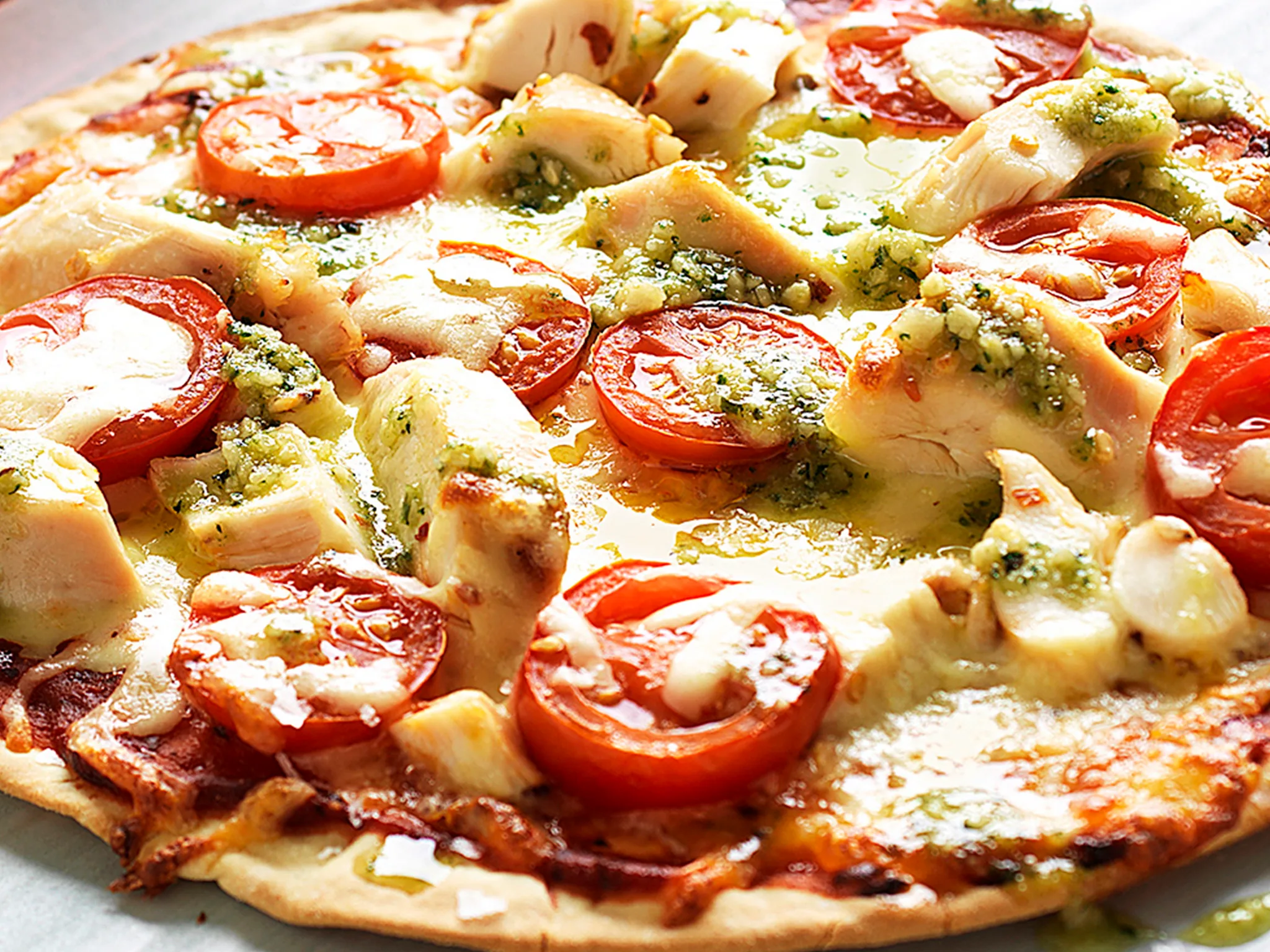 Chilli chicken pizza with pesto