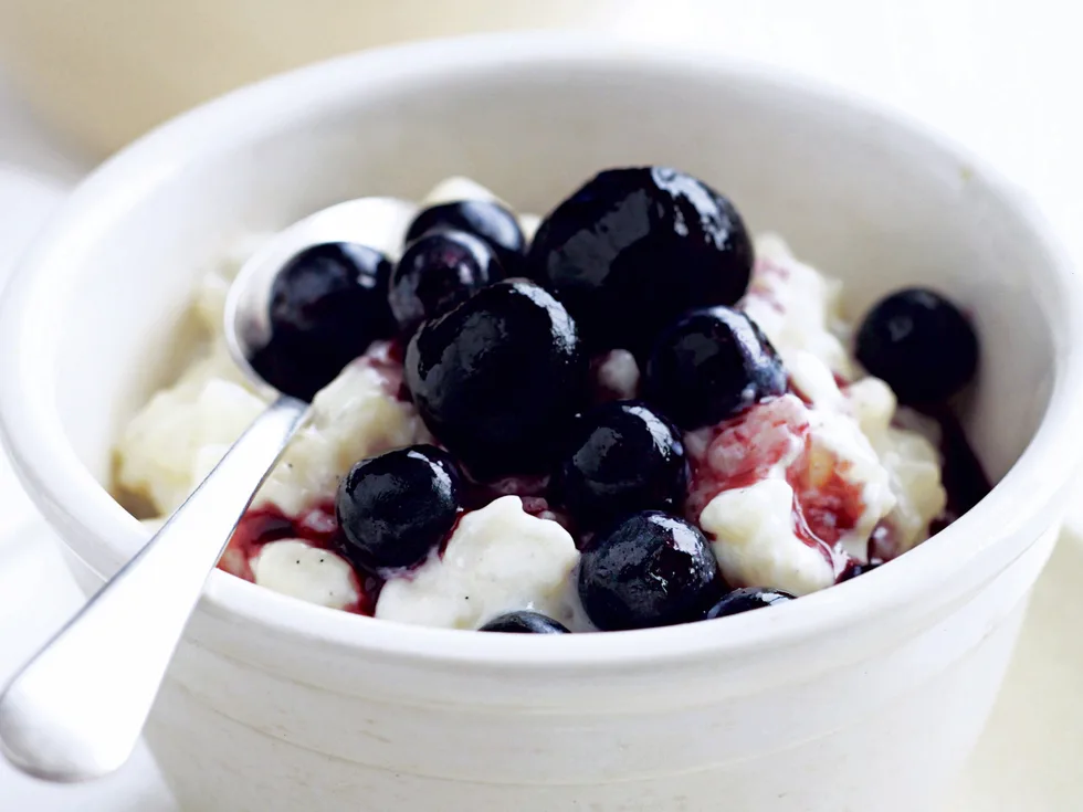 Creamed rice with poached cherries and blueberries