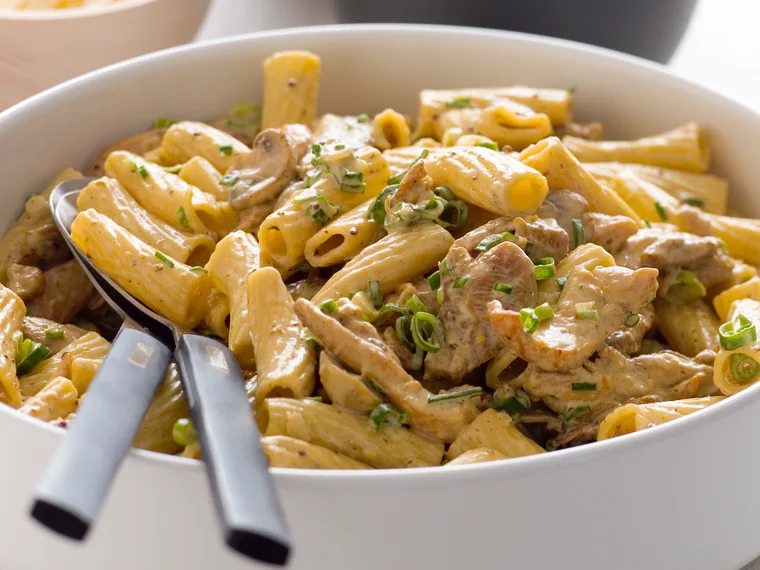 Creamy chicken and mushroom rigatoni