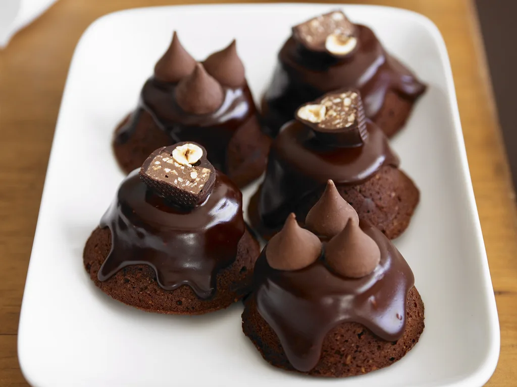 LITTLE CHOCOLATE HAZELNUT CAKES