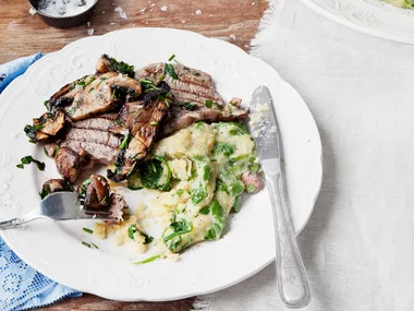 Minute steaks with mushrooms, spinach and polenta