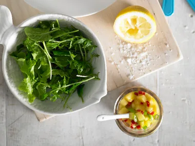 mixed leaf salad with bush spice vinagrette
