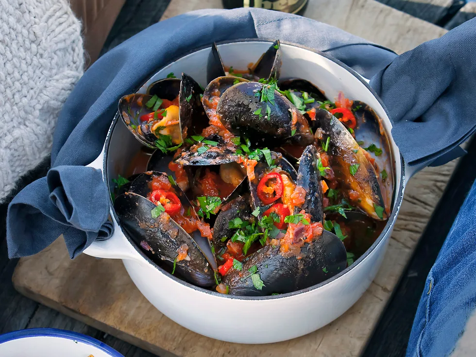 Mussels in chilli tomato broth