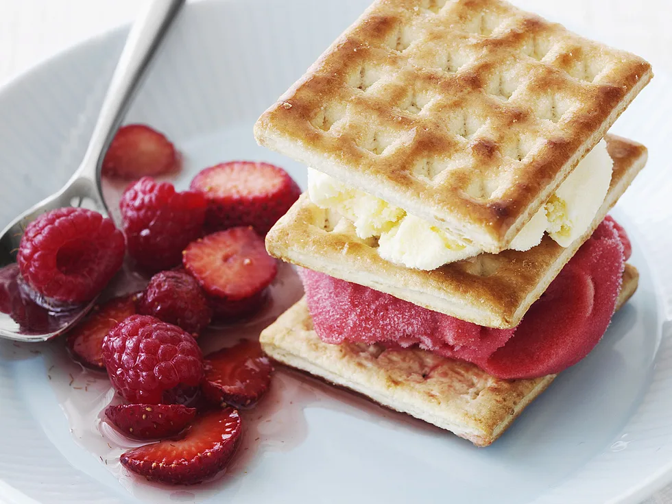 Raspberry Vanilla Ice-cream Sandwiches