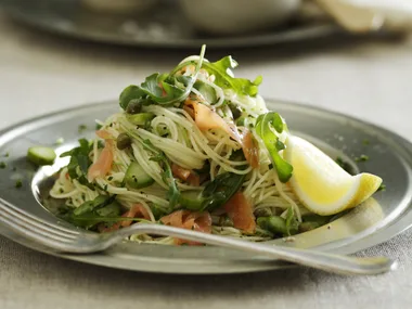 Smoked salmon with asparagus, capers and rocket