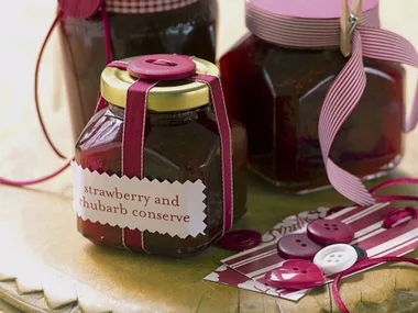 STRAWBERRY AND RHUBARB CONSERVE