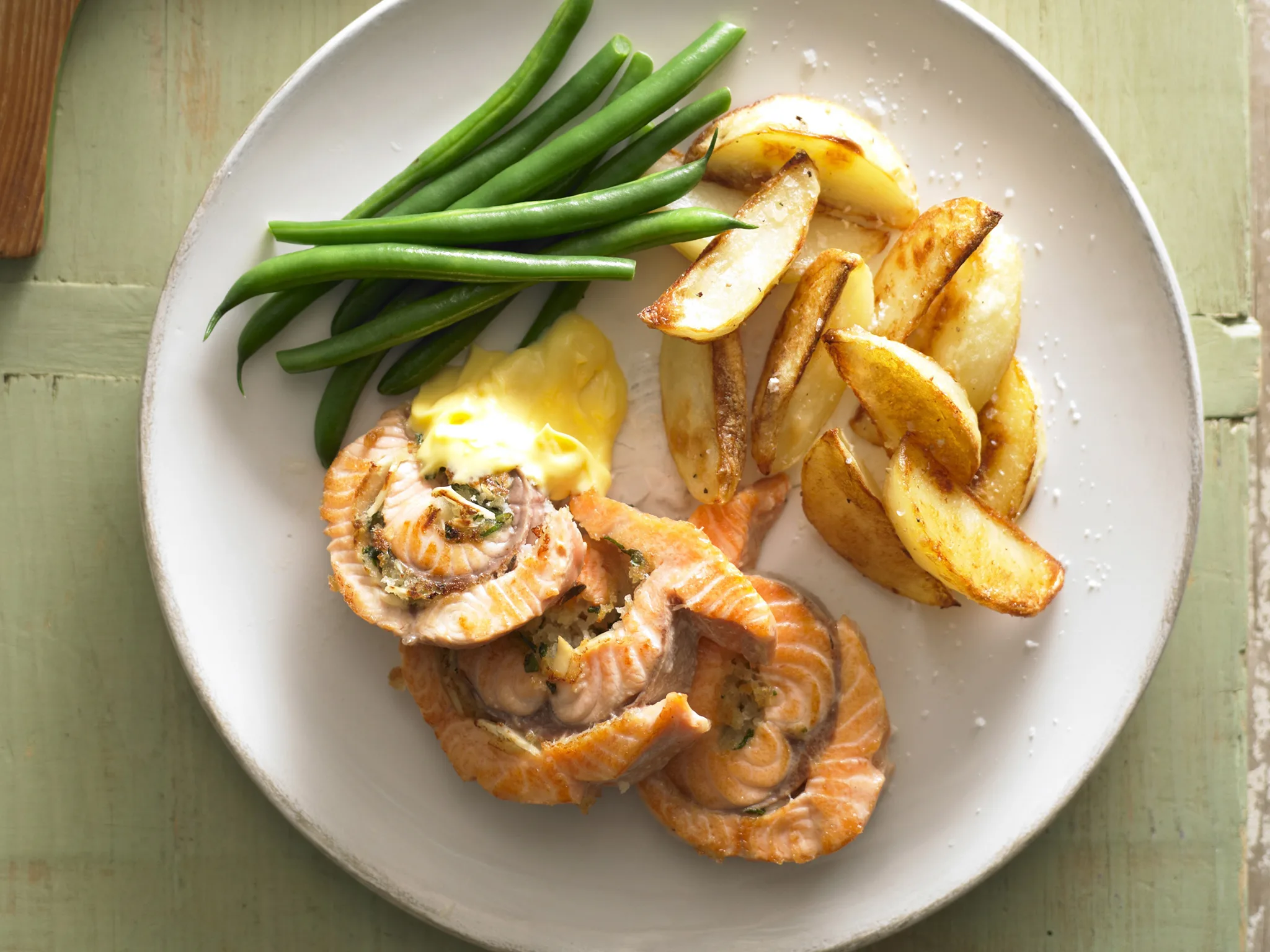 Stuffed Salmon with Potatoes and Hollandaise