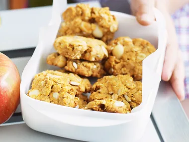 WHEAT-FREE MACADAMIA ANZACS