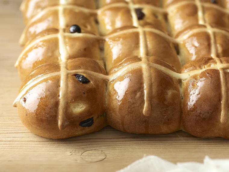 Traditional hot cross buns