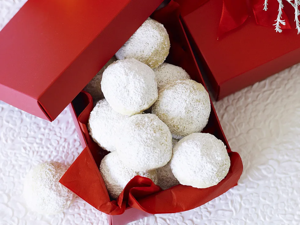 Christmas snowball cookies