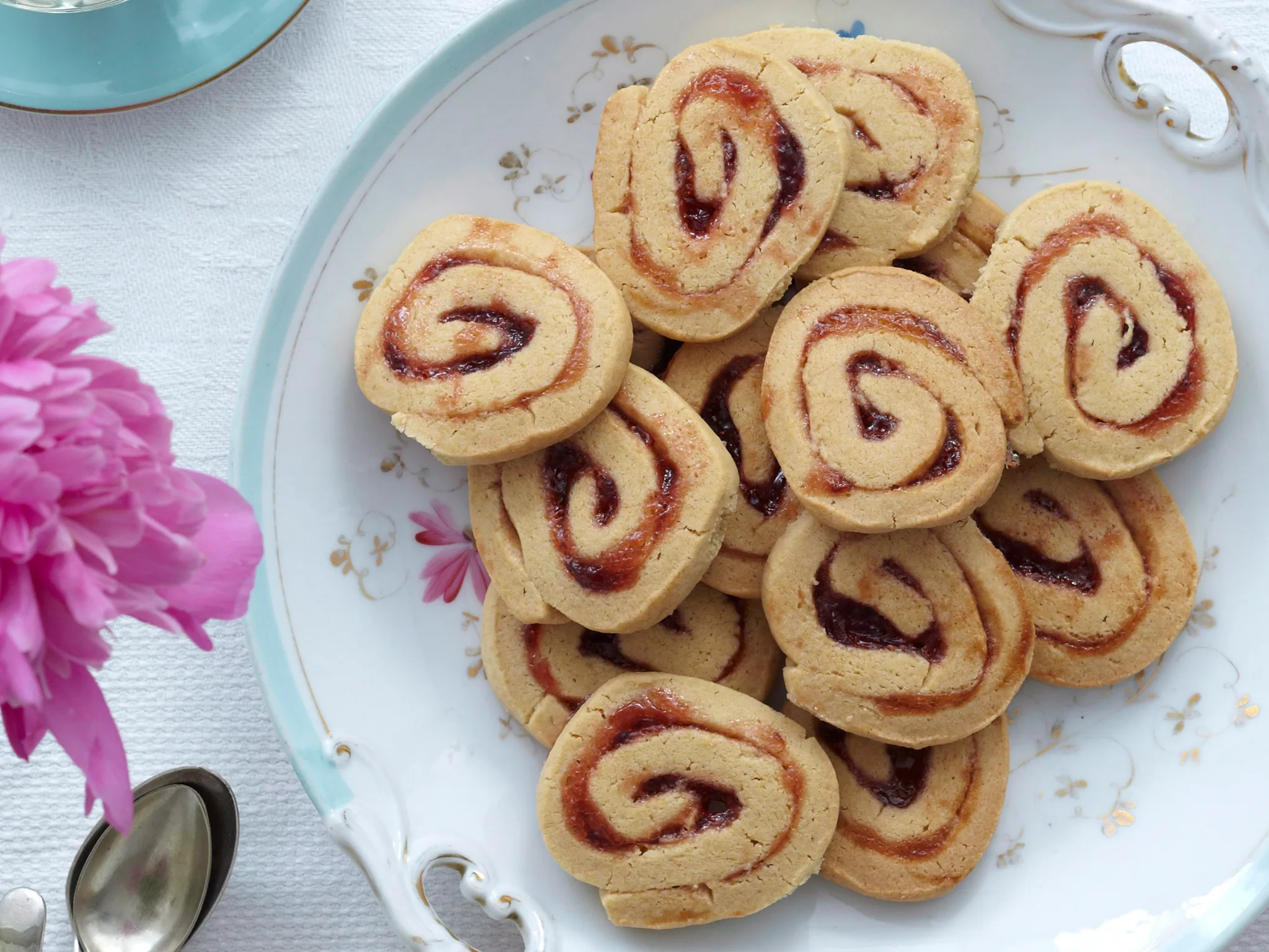 Jam pinwheel bickies