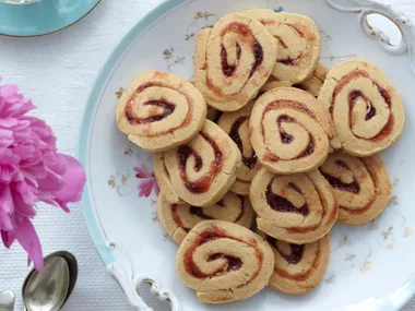 Jam pinwheel bickies