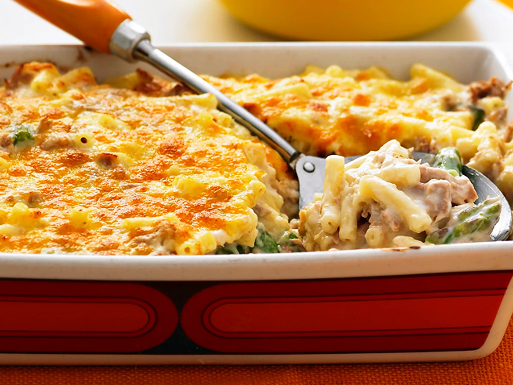 Tuna and asparagus macaroni mornay