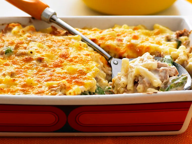 Tuna and asparagus macaroni mornay