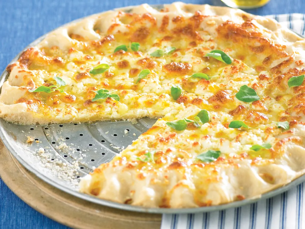 Garlic cheese pizza