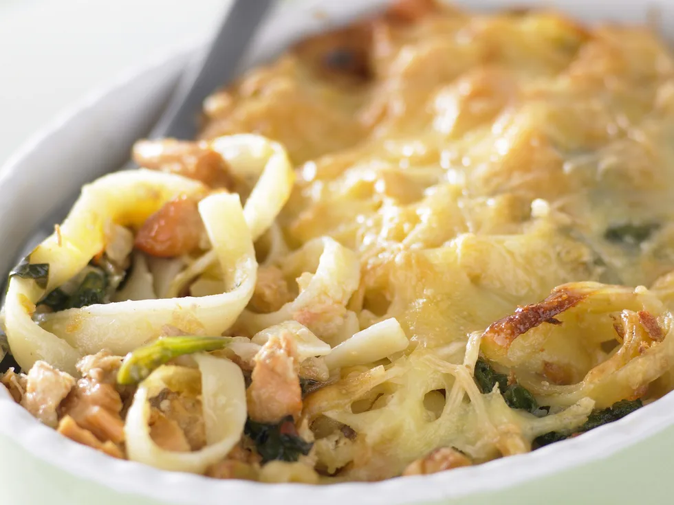 salmon and spinach pasta bake